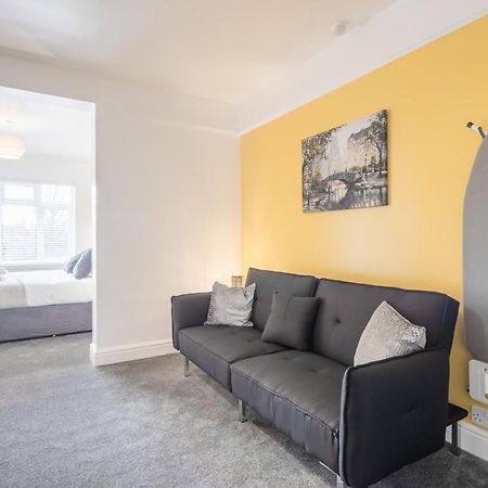 Private Room 5 With Kitchenette By Cb Stays No Minimum Stays CBG Екстериор снимка