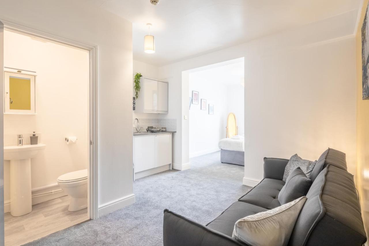 Private Room 5 With Kitchenette By Cb Stays No Minimum Stays CBG Екстериор снимка