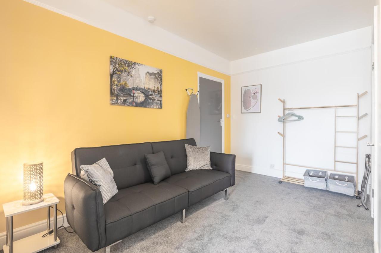 Private Room 5 With Kitchenette By Cb Stays No Minimum Stays CBG Екстериор снимка